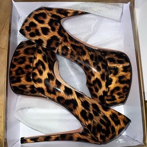 Brand new platform leopard print pump